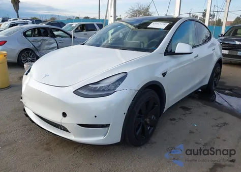 2021 Tesla Model Y Long Range Dual Motor All-Wheel Drive z USA, uszkodzony, nr VIN 5YJYGDEE9MF232047